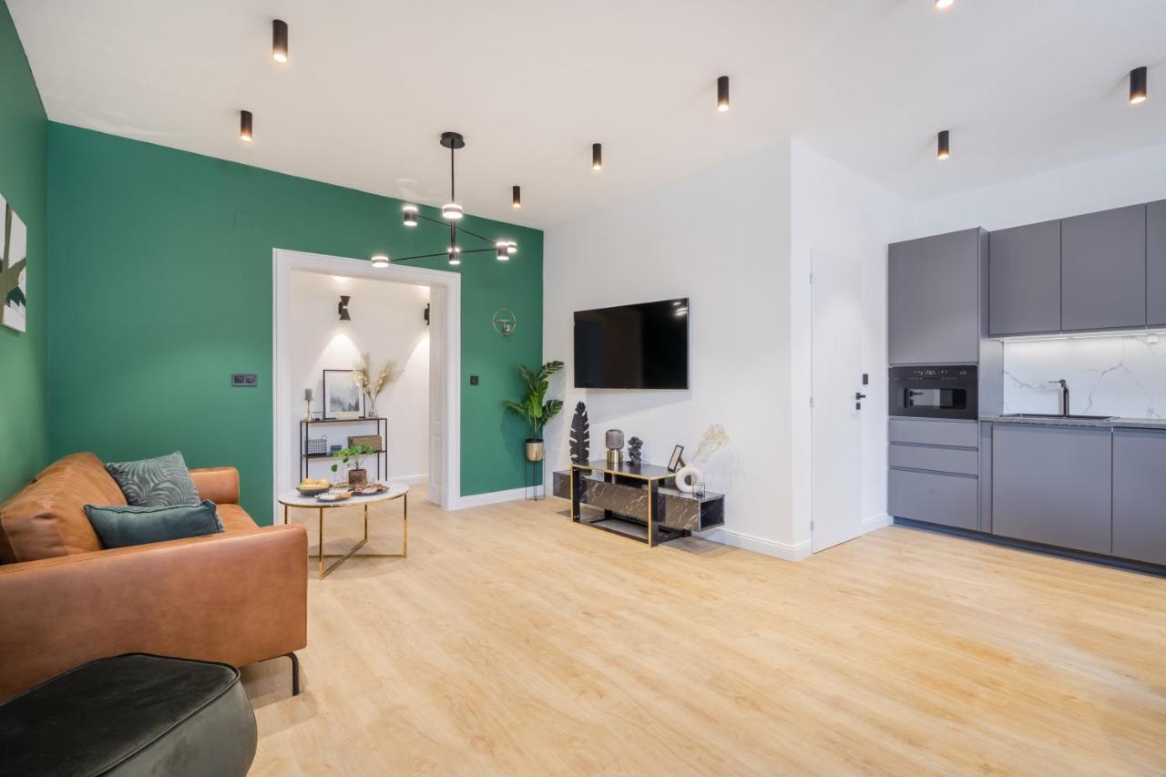 Tilia Luxury Apartment - 3 Bedrooms With Ac ブダペスト エクステリア 写真