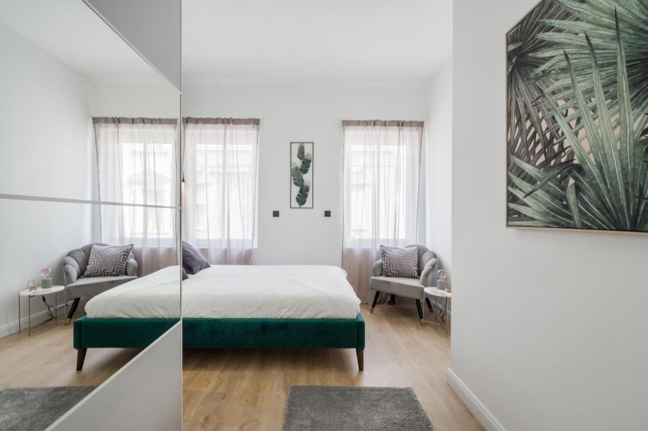 Tilia Luxury Apartment - 3 Bedrooms With Ac ブダペスト エクステリア 写真
