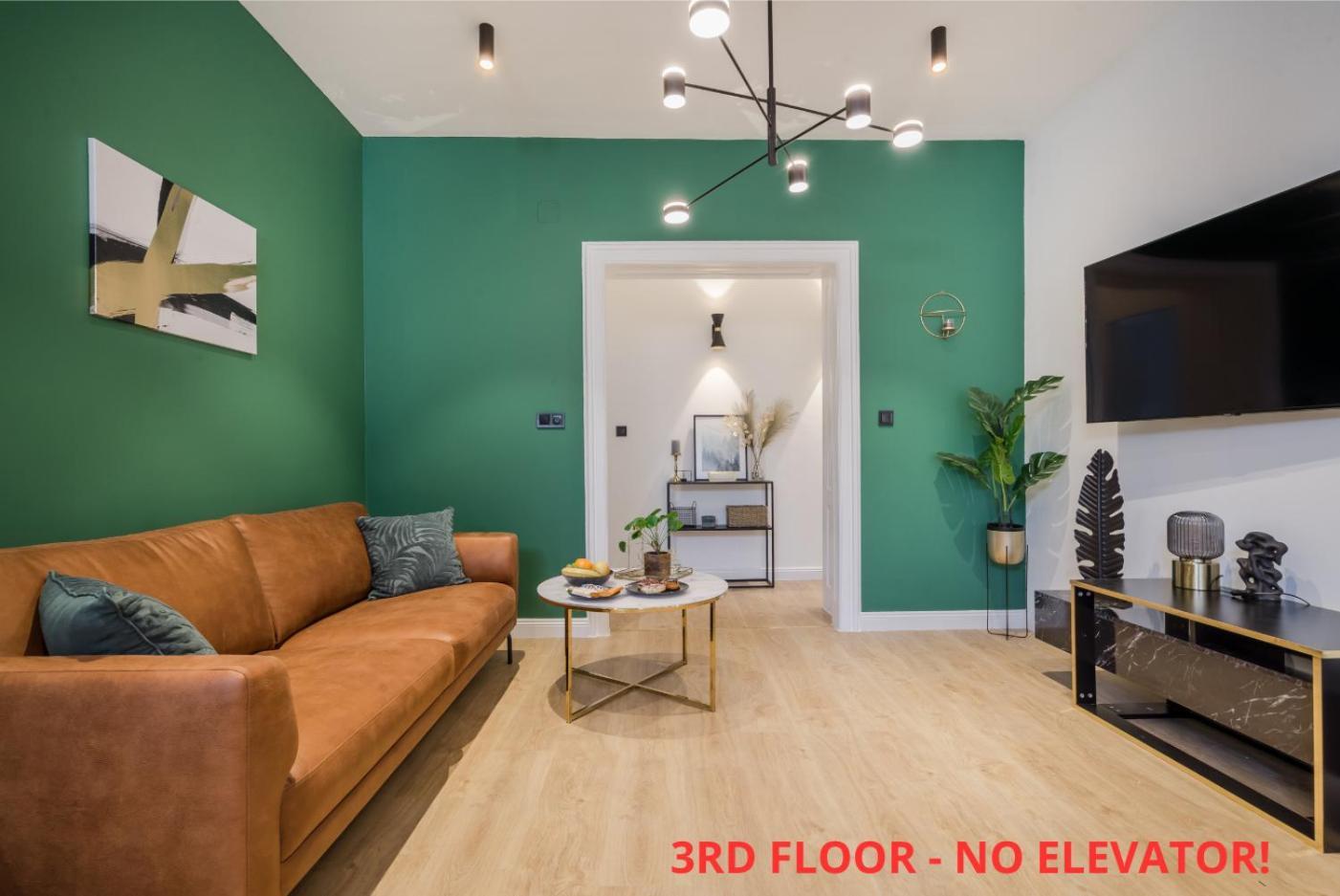 Tilia Luxury Apartment - 3 Bedrooms With Ac ブダペスト エクステリア 写真
